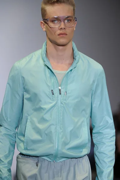 Look 13